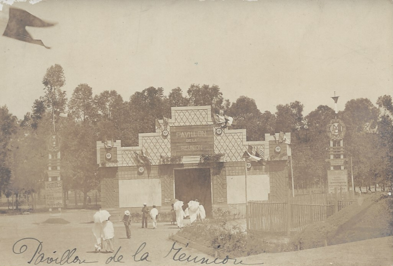 Cliché n° 16 : H. Pasturin. Foire de Tananarive. 1923. Pavillon de La Réunion