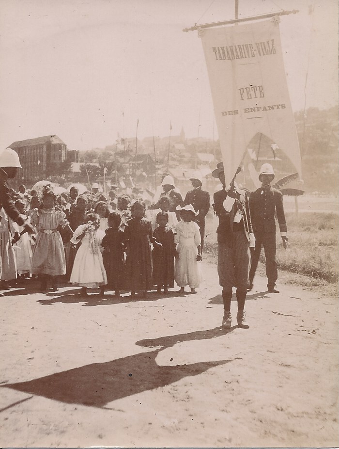 Cliché n° 9 : Fête des enfants. 1904