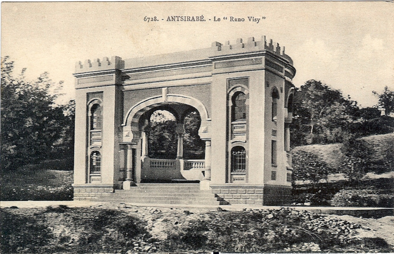 Photo 4 : La source Rano Visy vers 1930, dans un parc public