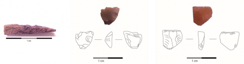 Fig. 7 : Mobiliers découverts dans l’abri HBC13, une tige de clou en fer forgé et deux fragments de silex blonds