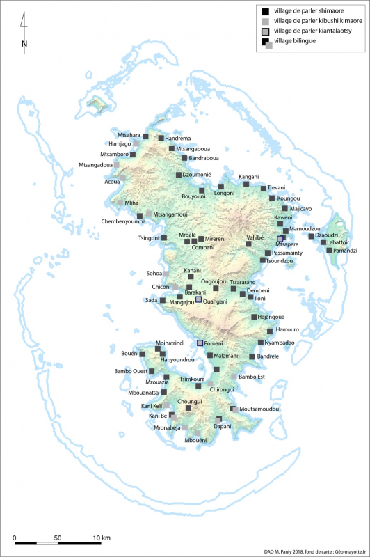 Fig. 1 : Carte linguistique de Mayotte : Mayotte est la seule île de l’archipel à présenter une situation de multilinguisme, où au côté des villages de dialectes bantous (shimaore, shindzuani, shicombani), coexistent des villages de dialectes malgaches (kibushi kimaore et ki-antalaotsy)