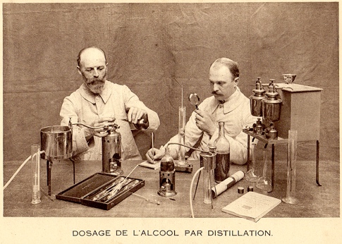 Fig. 12 : Présentation de plusieurs modèles d’alambics et d’alcoomètres de la maison Dujardin-Salleron. « Notice sur les instruments de précision appliqués à l’œnologie et à la distillation »