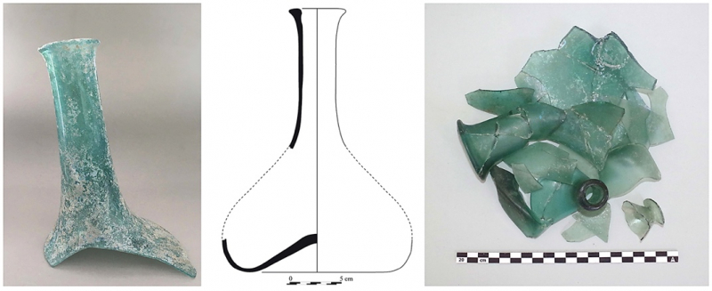 Fig. 2 : Dames-jeannes en verre bleu-vert provenant des fouilles de l’habitation jésuite Perrinelle en Martinique et de Bélost-la Diotte en Guadeloupe