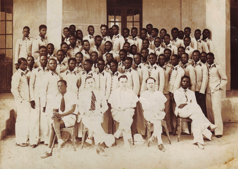 Promotion d’Assane Seck à l’École Normale William Ponty (1938-1941). Assane Seck est le 2e en partant de la gauche, 4e rang.