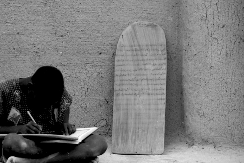 Fig. 4 : Dans la cour d’une école coranique à Djenné