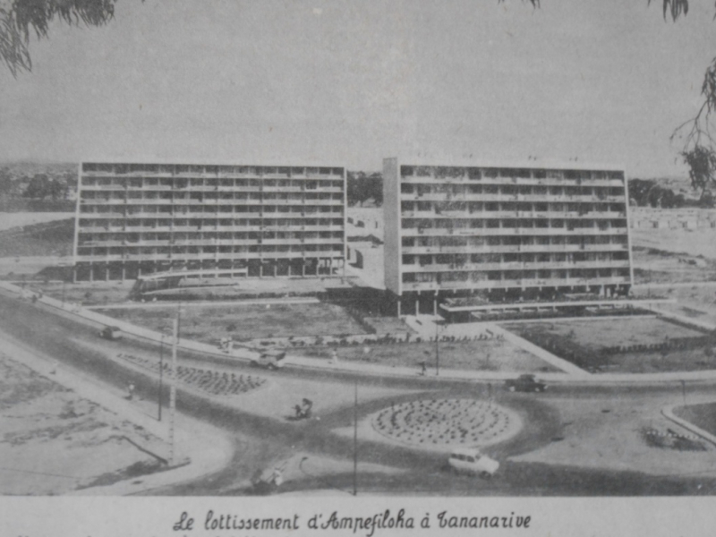 Photos n° 3 et 4 : Exemples de réalisations des entreprises françaises de Bâtiment et de Travaux publics à Tananarive au début de la Première République