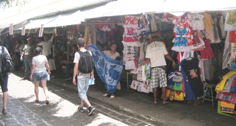 Photo 3 : Bazar de Port Louis, épicentre du commerce traditionnel