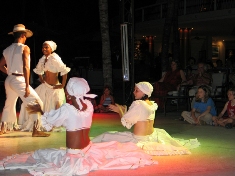 Photo 6 : Interprétation du sega lors d’une soirée « mauricienne » dans un hôtel